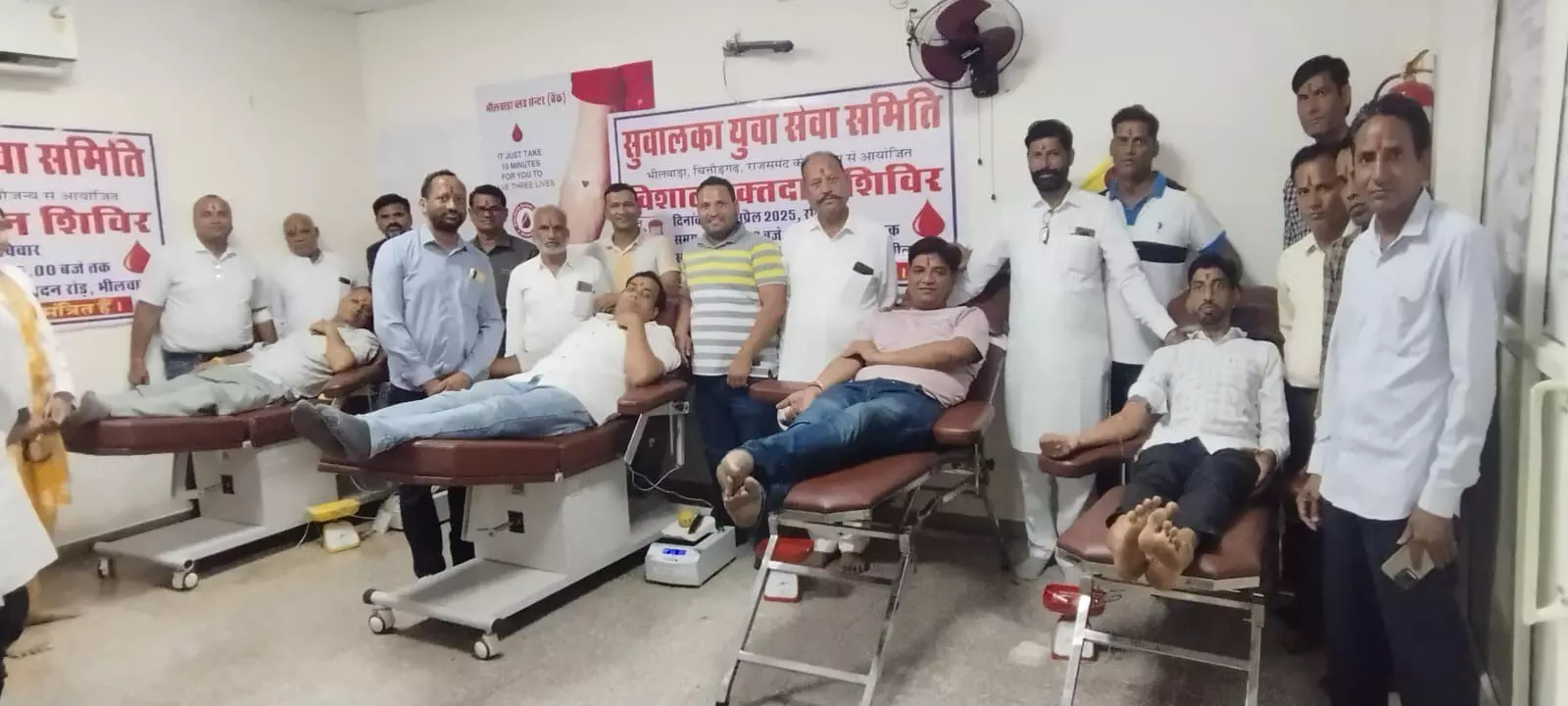 सुवालका युवा सेवा समिति द्वारा आयोजित शिविर में 64 रक्तवीरो ने किया रक्तदान सुवालका युवा सेवा समिति द्वारा आयोजित शिविर में 64 रक्तवीरो ने किया रक्तदान