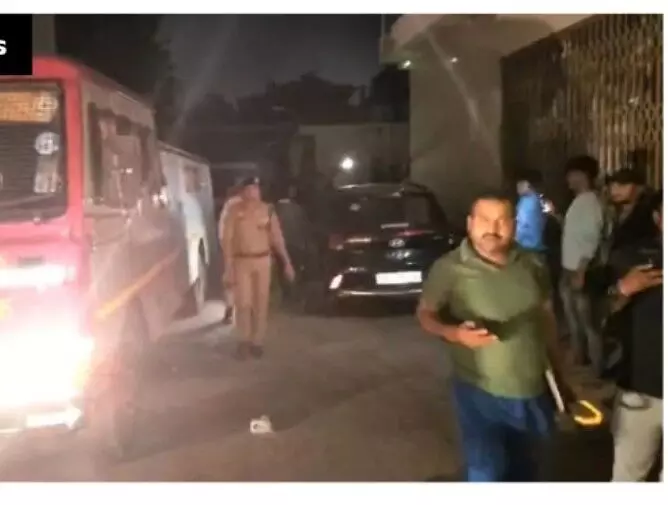 लखनऊ के लोकबंधु अस्पताल में लगी भीषण आग,मची अफरा तफरी लखनऊ के लोकबंधु अस्पताल में लगी भीषण आग,मची अफरा तफरी