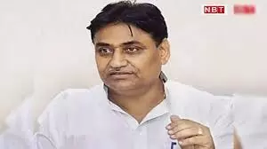 कांग्रेस पदाधिकारियों को डोटासरा की चेतावनी; गाड़ी पर नेमप्लेट से काम नहीं चलेगा, ऐसा करने पर जाएगा पद कांग्रेस पदाधिकारियों को डोटासरा की चेतावनी; गाड़ी पर नेमप्लेट से काम नहीं चलेगा, ऐसा करने पर जाएगा पद