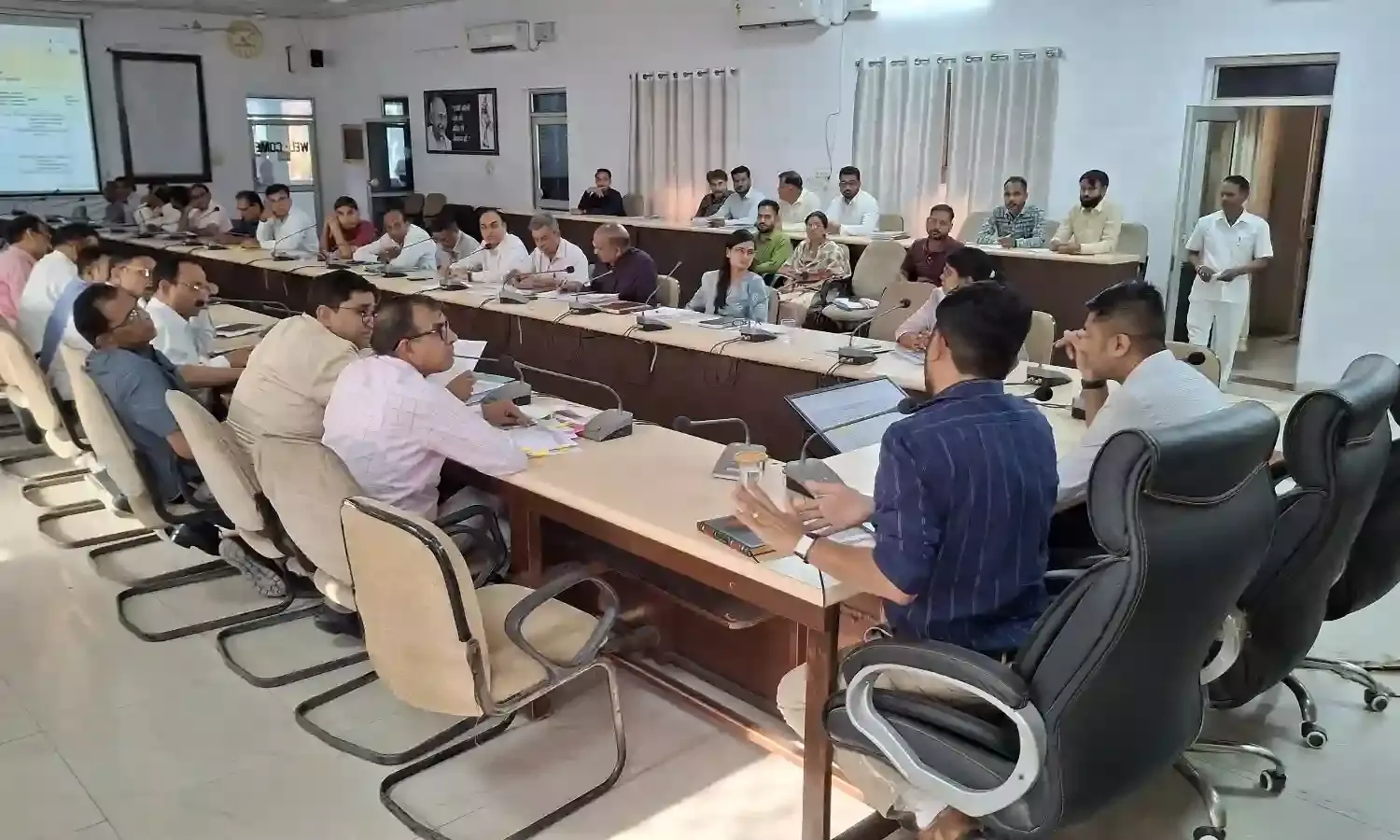 बजट घोषणाओं की क्रियान्विति के संबंध में अधिकारियों को दिए निर्देश बजट घोषणाओं की क्रियान्विति के संबंध में अधिकारियों को दिए निर्देश