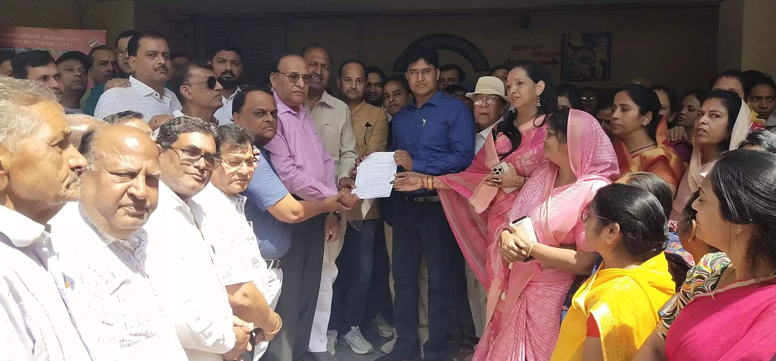 संतों के साथ मारपीट की निष्पक्ष जांच व अपराधियों पर कठोर कार्यवाही की मांग, सकल जैन समाज ने सौंपा ज्ञापन संतों के साथ मारपीट की निष्पक्ष जांच व अपराधियों पर कठोर कार्यवाही की मांग, सकल जैन समाज ने सौंपा ज्ञापन