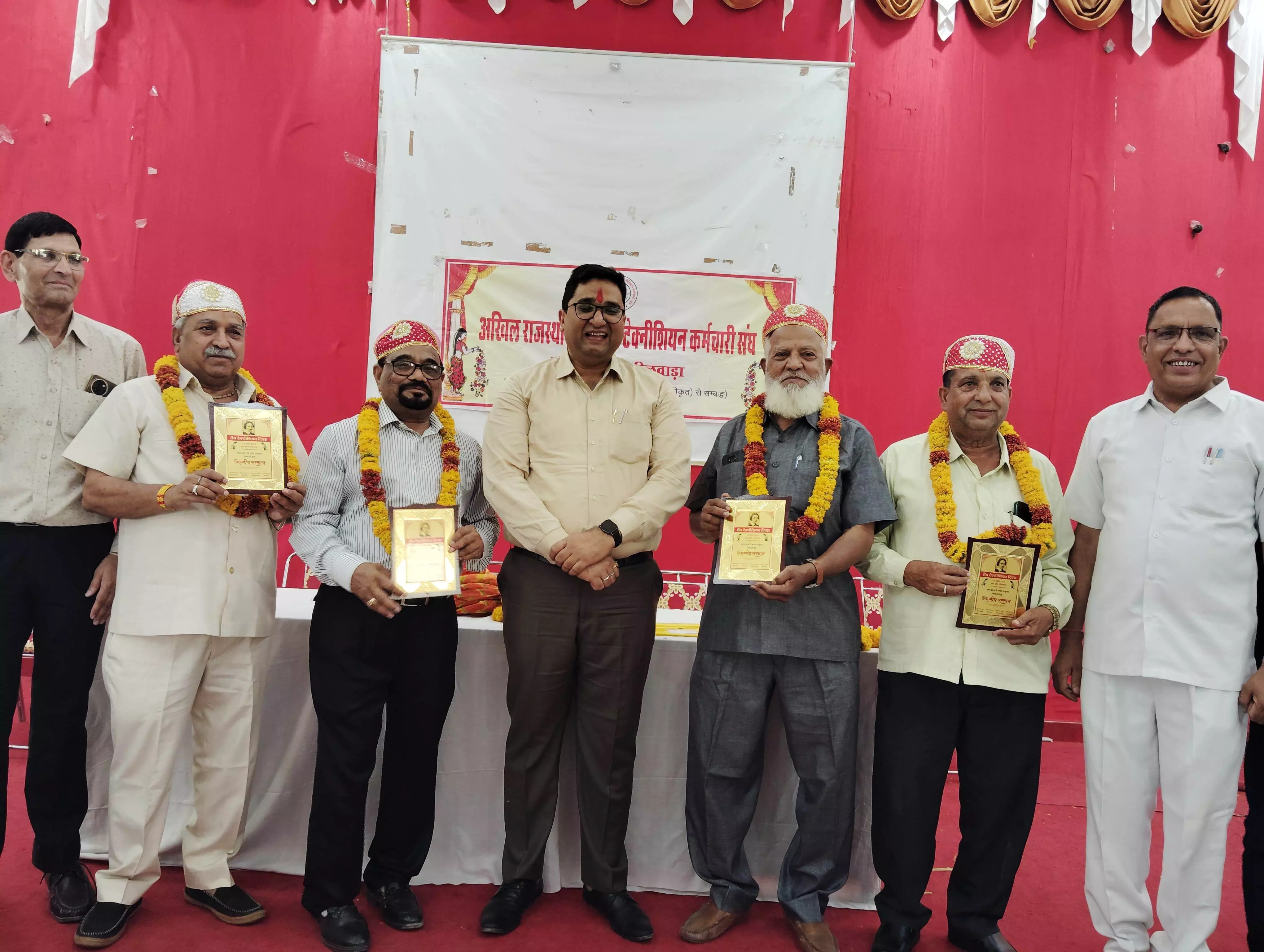 लैब टेक्नीशियन दिवस-भविष्य में कुंडली से नहीं जांचों से होंगे वैवाहिक संबंध लैब टेक्नीशियन दिवस-भविष्य में कुंडली से नहीं जांचों से होंगे वैवाहिक संबंध