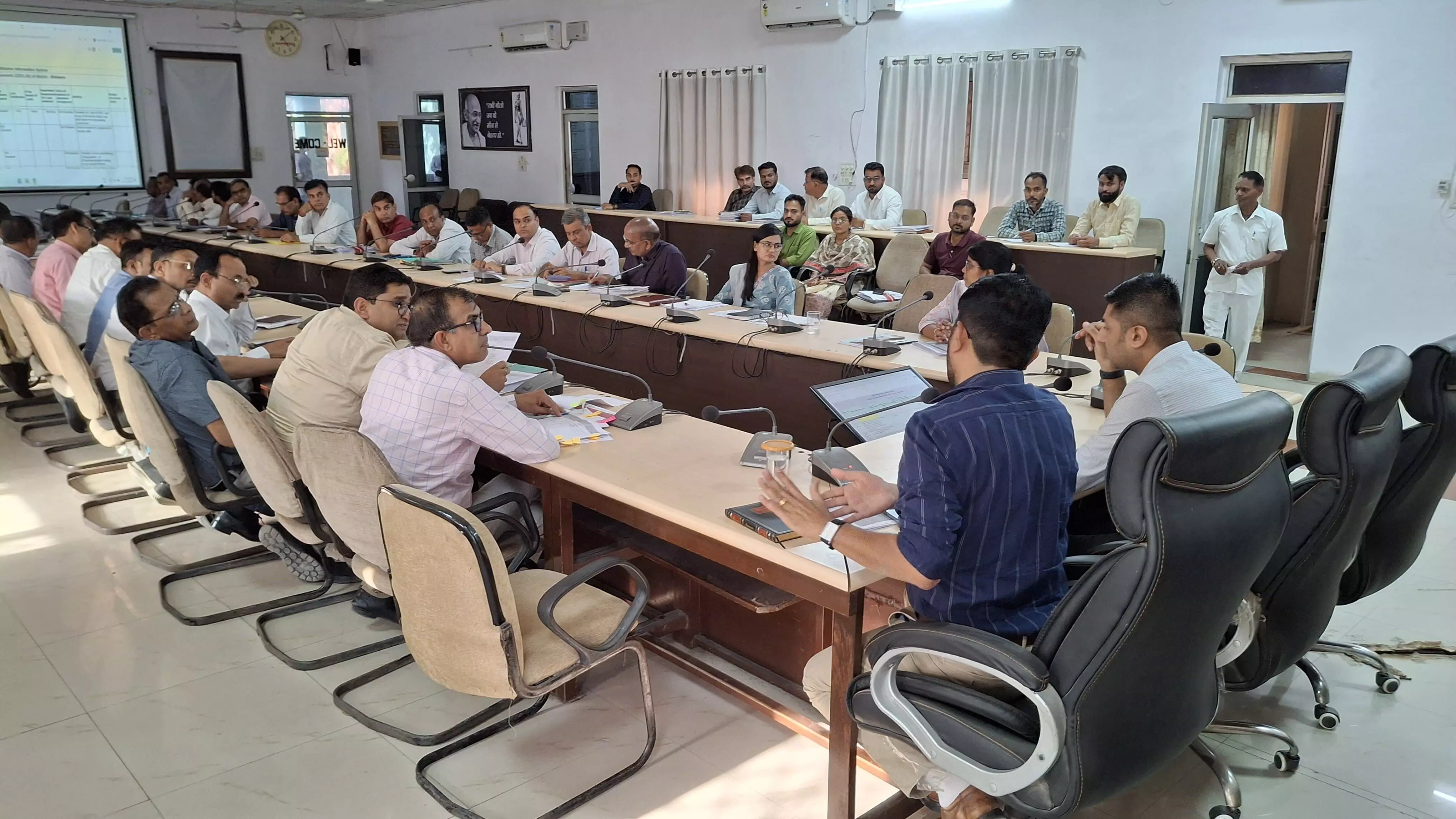 बजट घोषणाओं की क्रियान्विति के संबंध में अधिकारियों को दिए निर्देश बजट घोषणाओं की क्रियान्विति के संबंध में अधिकारियों को दिए निर्देश