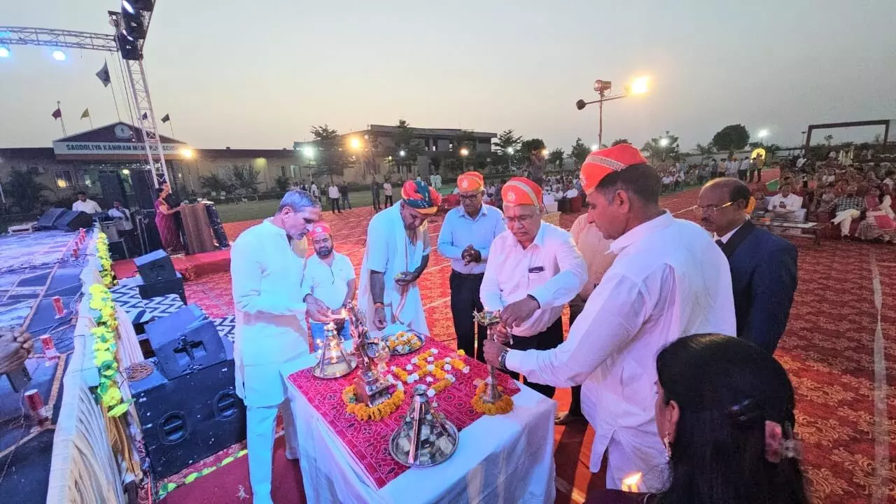 इंग्लिश मीडियम स्कूल में भी भारतीय सनातन संस्कृति को प्रमुखता देना अनुकरणीय- सांसद अग्रवाल