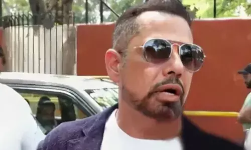 ED दफ्तर पहुंचे रॉबर्ट वाड्रा