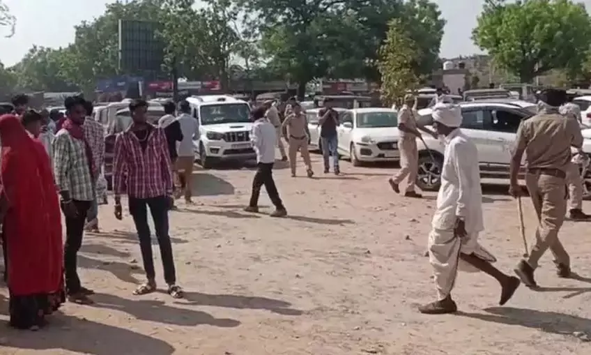 मंदिर से दर्शन कर दादी के साथ लौट रहे बच्चे को टाइगर उठा ले गया मंदिर से दर्शन कर दादी के साथ लौट रहे बच्चे को टाइगर उठा ले गया