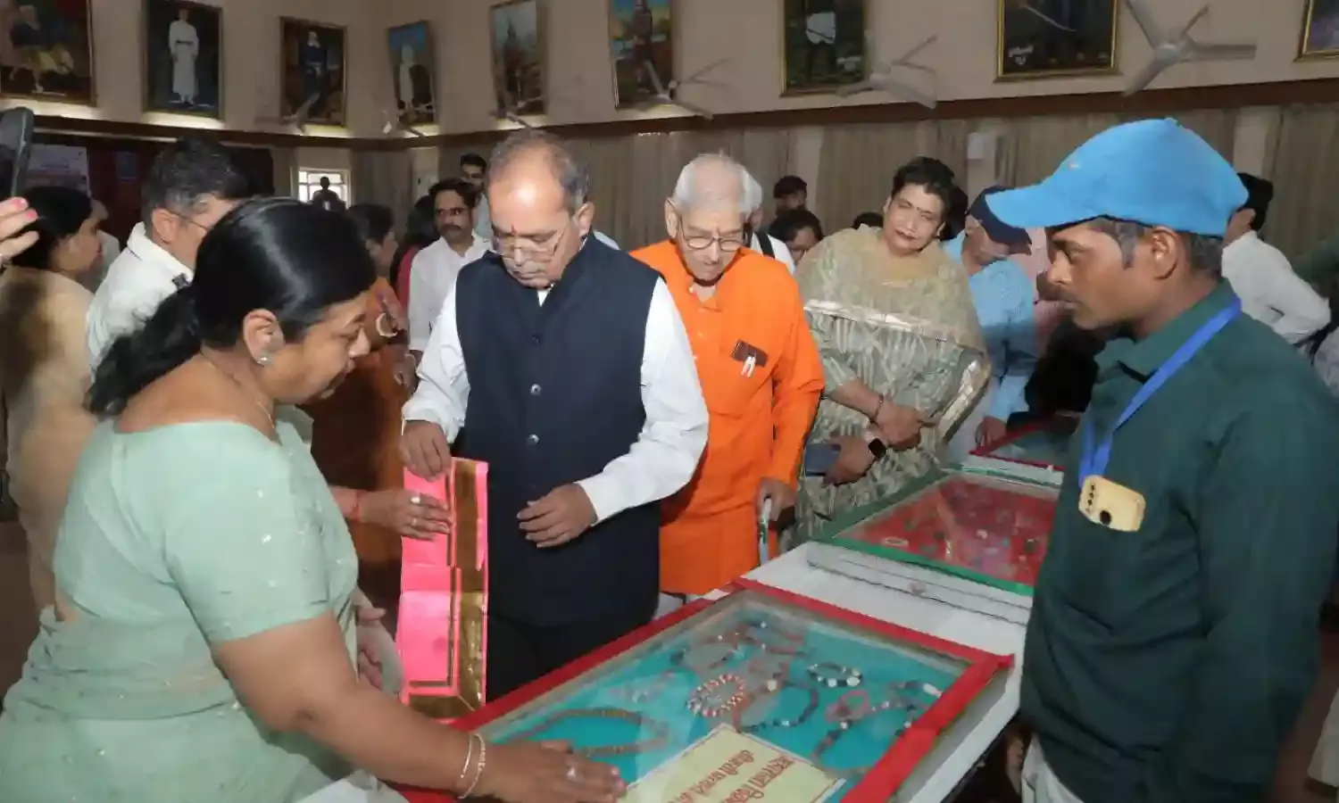 प्राचीन समय के विभिन्न कालों की मुद्रा और मुद्रिका की प्रदर्शनी का आयोजन प्राचीन समय के विभिन्न कालों की मुद्रा और मुद्रिका की प्रदर्शनी का आयोजन