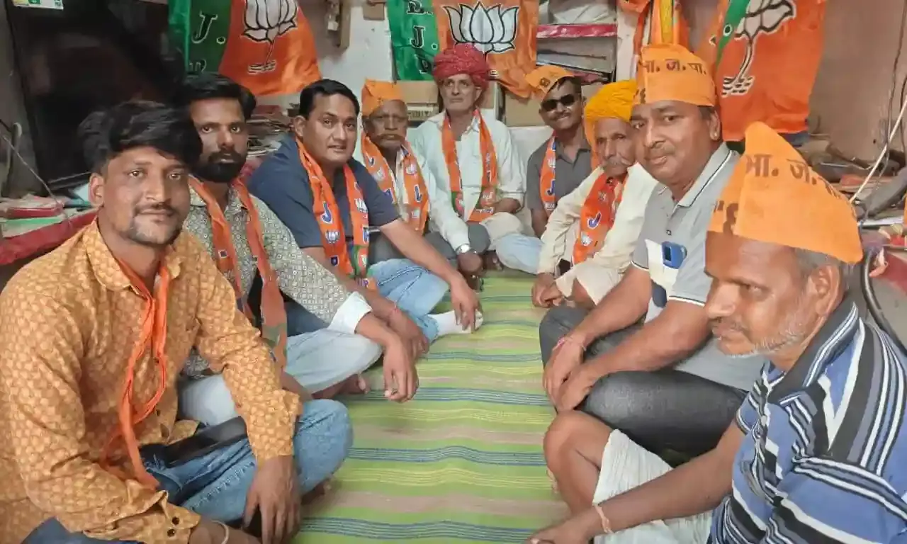लाडपुरा में भाजपा गांव चले अभियान लाडपुरा में भाजपा गांव चले अभियान