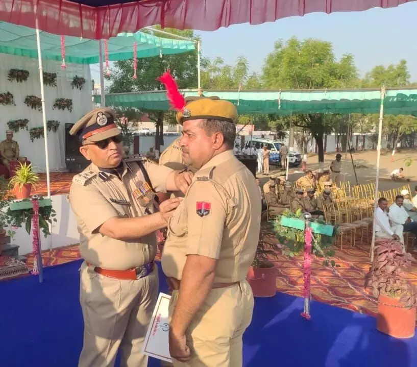 पुलिस स्थापना दिवस पर पुलिसकर्मियों का सम्मान, किया परेड का आयोजन पुलिस स्थापना दिवस पर पुलिसकर्मियों का सम्मान, किया परेड का आयोजन