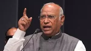 खरगे ने भाजपा पर सत्ता हथियाने की कोशिश का लगाया आरोप खरगे ने भाजपा पर सत्ता हथियाने की कोशिश का लगाया आरोप