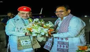अमित शाह पहुंचे उदयपुर, CM भजनलाल शर्मा ने विशेष पगड़ी पहनाकर किया स्वागत अमित शाह पहुंचे उदयपुर, CM भजनलाल शर्मा ने विशेष पगड़ी पहनाकर किया स्वागत