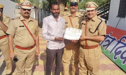 पुलिस स्थापना दिवस पर मिट्ठू लाल को किया सम्मानित