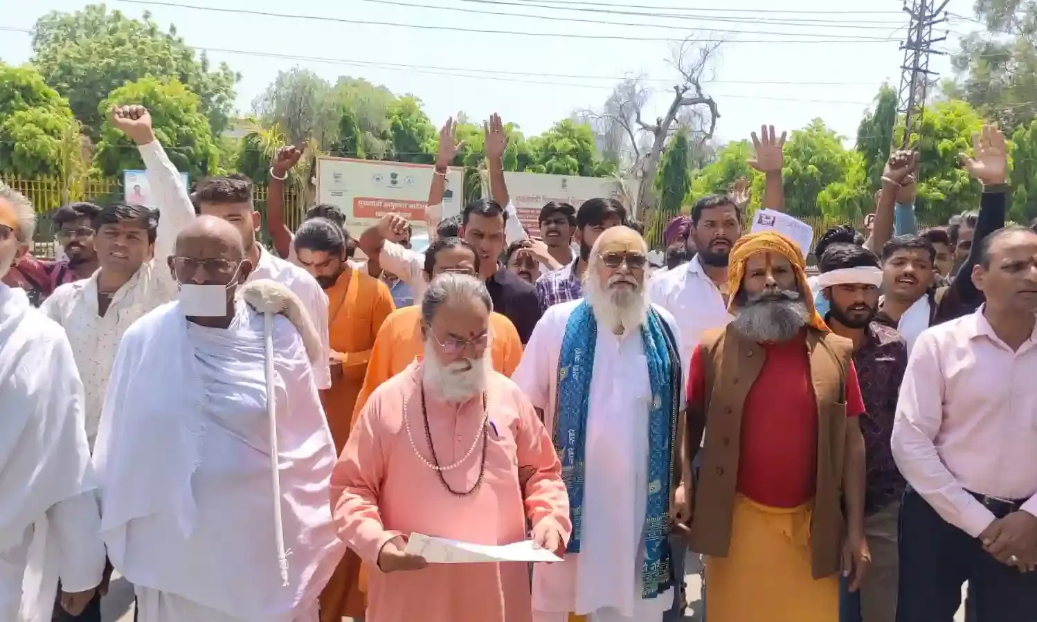 पशु मेलों के नाम पर हो रही गौवंश तस्करी को रोकने की मांग, सीएम के नाम डीएम को सौंपा ज्ञापन पशु मेलों के नाम पर हो रही गौवंश तस्करी को रोकने की मांग, सीएम के नाम डीएम को सौंपा ज्ञापन