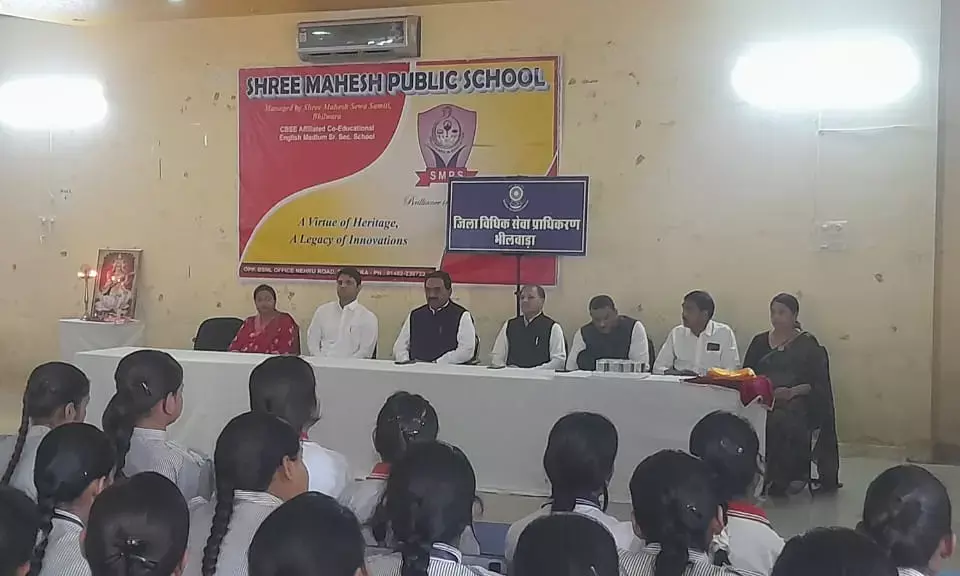 पोक्सो कानून प्रावधानों के बारे में विद्यार्थीयों को बताया, किया नुक्कड़ नाटक का मंचन पोक्सो कानून प्रावधानों के बारे में विद्यार्थीयों को बताया, किया नुक्कड़ नाटक का मंचन