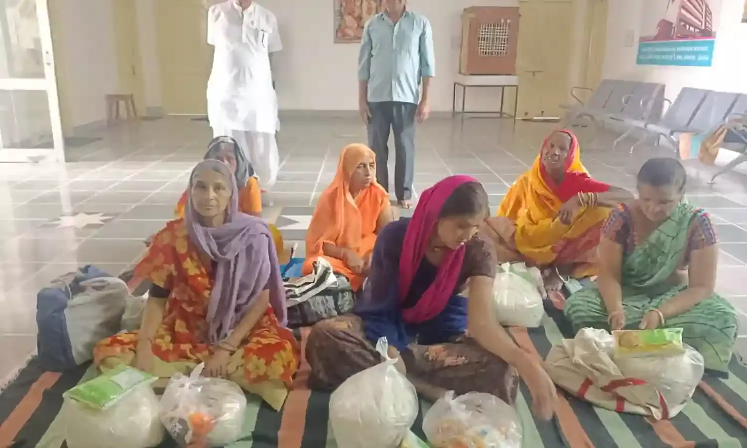 20 जरूरतमंदों को भोजन के कीट बांटे 20 जरूरतमंदों को भोजन के कीट बांटे