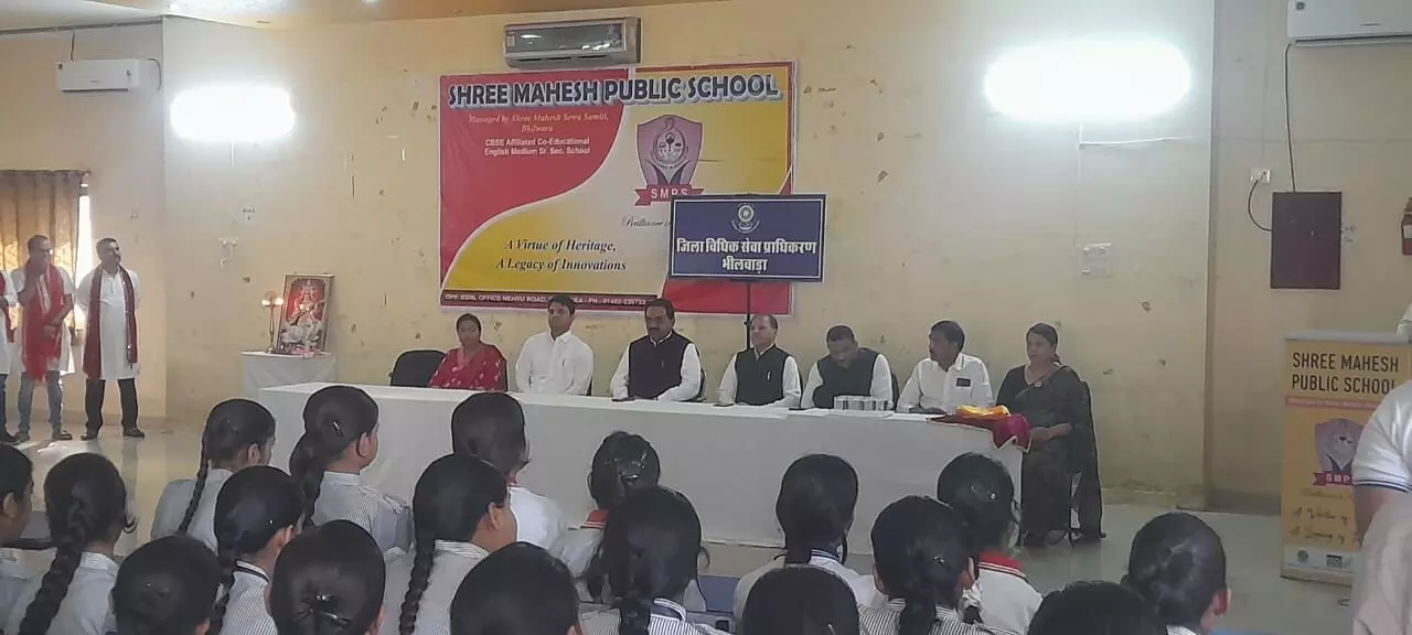पोक्सो कानून प्रावधानों के बारे में विद्यार्थीयों को बताया, किया नुक्कड़ नाटक का मंचन पोक्सो कानून प्रावधानों के बारे में विद्यार्थीयों को बताया, किया नुक्कड़ नाटक का मंचन