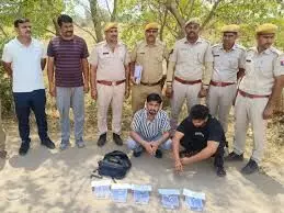 पंजाब के 2 हथियार तस्करों से 5 पिस्तौल बरामद पंजाब के 2 हथियार तस्करों से 5 पिस्तौल बरामद