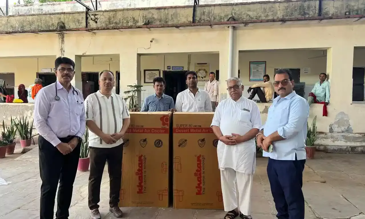 भीषण गर्मी से मरीजों को राहत पहुंचाने उपजिला चिकित्सालय को दान किए 2 जंबो डेजर्ट कूलर भीषण गर्मी से मरीजों को राहत पहुंचाने उपजिला चिकित्सालय को दान किए 2 जंबो डेजर्ट कूलर