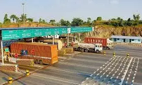 उपग्रह आधारित टोल संग्रह प्रणाली लागू करने का अभी कोई निर्णय नहीं : सरकार उपग्रह आधारित टोल संग्रह प्रणाली लागू करने का अभी कोई निर्णय नहीं : सरकार