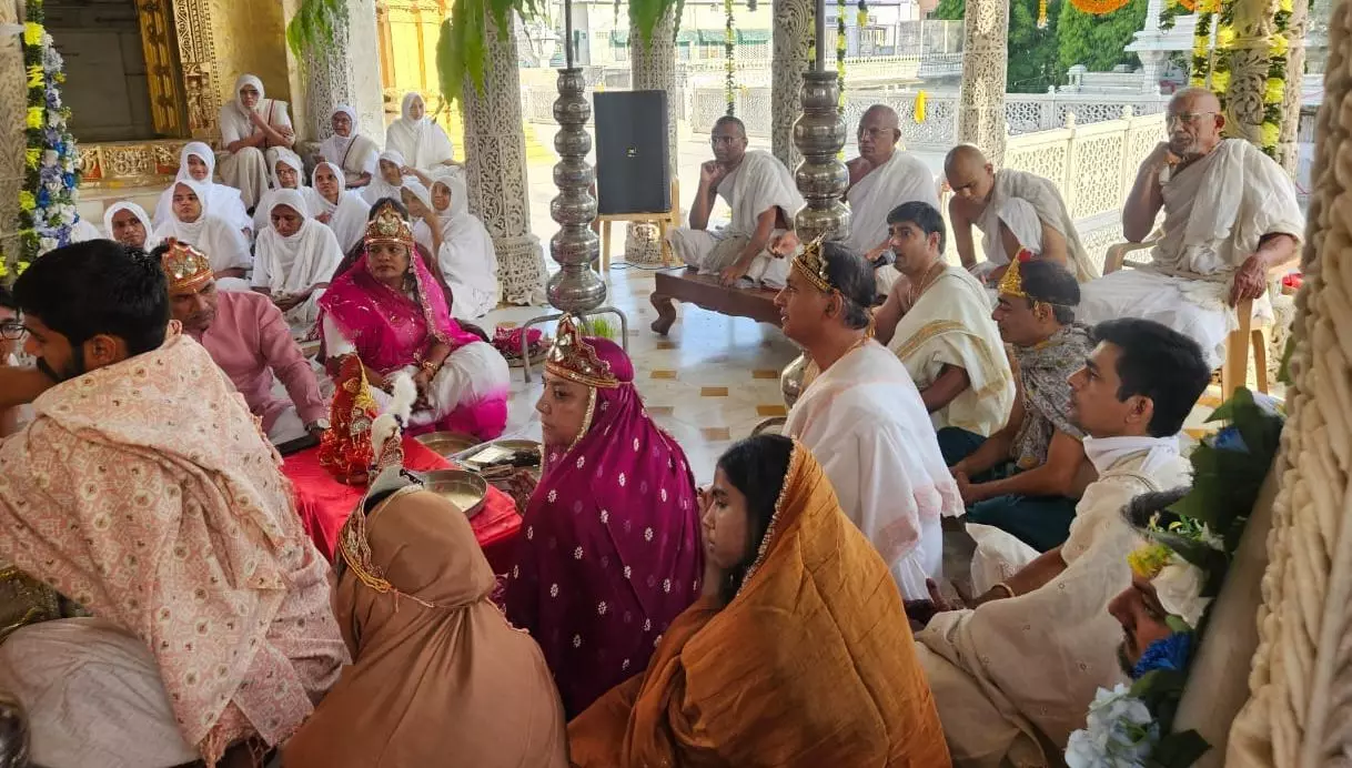 पार्श्वनाथ प्रभु का च्यवन कल्याणक, जन्म कल्याणक व दीक्षा कल्याणक महोत्सव सम्पन्न पार्श्वनाथ प्रभु का च्यवन कल्याणक, जन्म कल्याणक व दीक्षा कल्याणक महोत्सव सम्पन्न