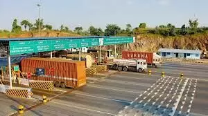 उपग्रह आधारित टोल संग्रह प्रणाली लागू करने का अभी कोई निर्णय नहीं : सरकार उपग्रह आधारित टोल संग्रह प्रणाली लागू करने का अभी कोई निर्णय नहीं : सरकार
