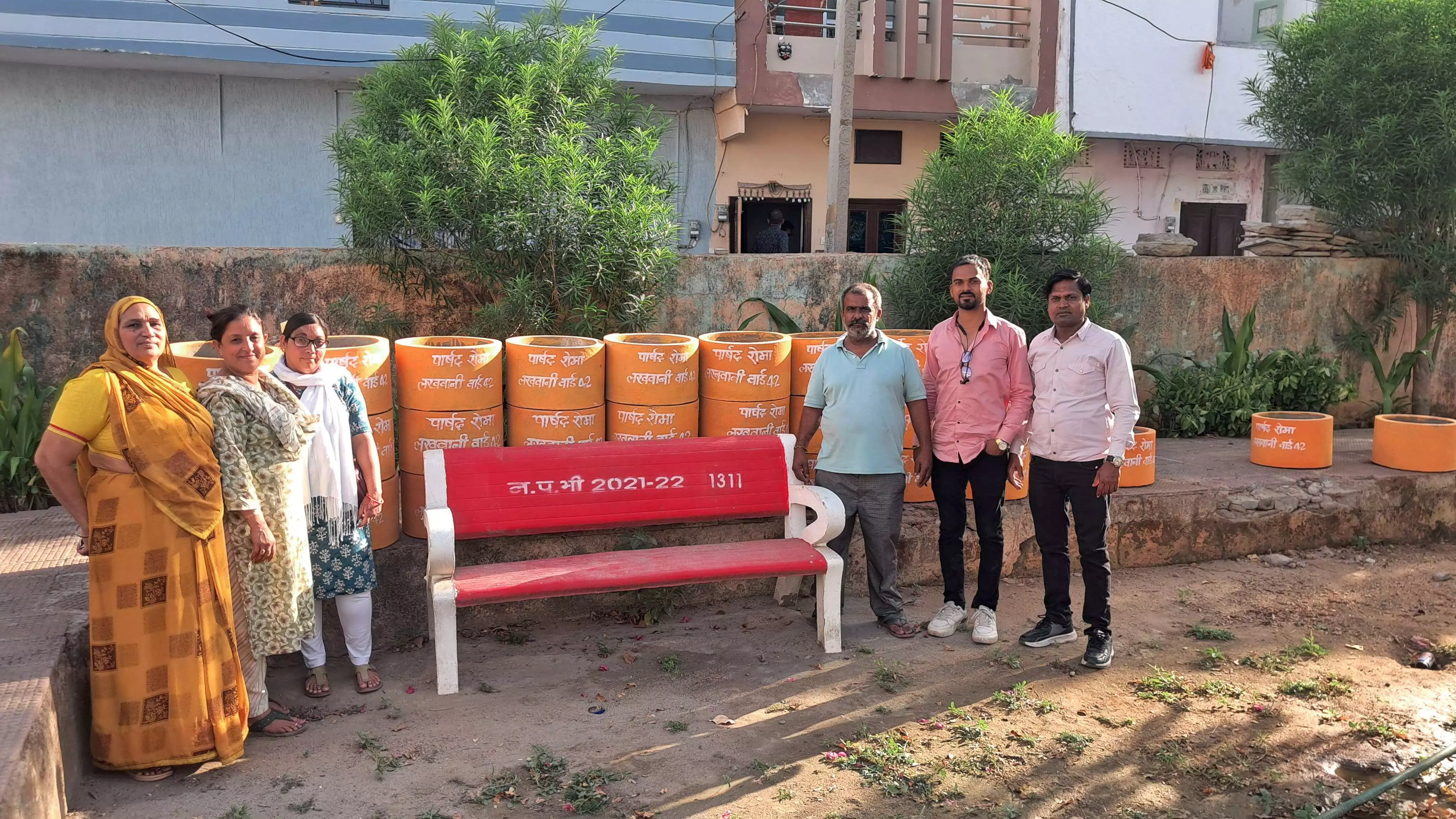 वार्ड 42 में लखवानी ने रखवायें जलपात्र वार्ड 42 में लखवानी ने रखवायें जलपात्र