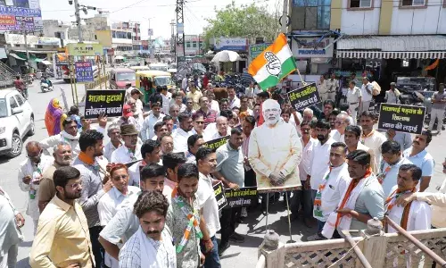 भाजपा सरकार की तानाशाही के खिलाफ कांग्रेस का प्रदर्शन, राहुल गांधी और सोनिया गांधी के समर्थन में फूंका मोदी का पुतला भाजपा सरकार की तानाशाही के खिलाफ कांग्रेस का प्रदर्शन, राहुल गांधी और सोनिया गांधी के समर्थन में फूंका मोदी का पुतला