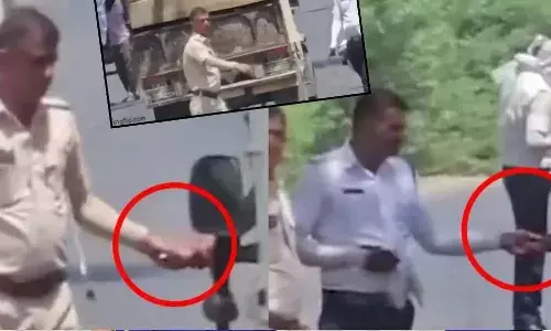 खुलेआम वाहन चालकों से वसूली कर रहे थे पुलिसवाले, एसपी ने लिया बड़ा एक्शन खुलेआम वाहन चालकों से वसूली कर रहे थे पुलिसवाले, एसपी ने लिया बड़ा एक्शन