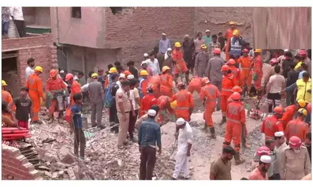 मकान ढहा, चार लोगों की मौत; कई लोगों के दबे होने की आशंका