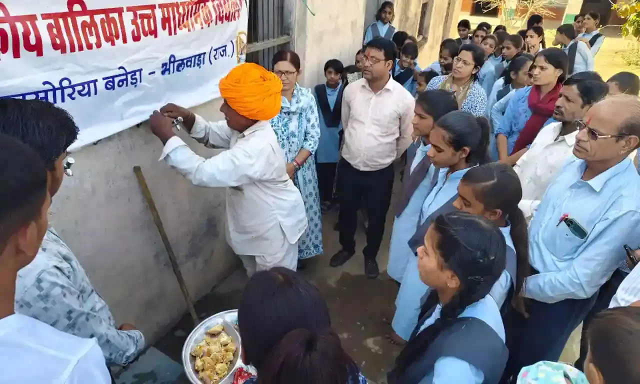 विद्यालय में किया वाटर कूलर भेंट