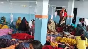 शादी समारोह में खाई रसमलाई 125 लोग पड़े बीमार, स्कूल चल रहा हे अस्पताल शादी समारोह में खाई रसमलाई 125 लोग पड़े बीमार, स्कूल चल रहा हे अस्पताल