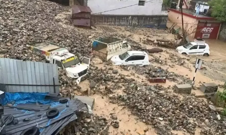 जम्मू-कश्मीर में बादल फटने से तबाही, 3 की मौत; 40 से ज्यादा घर क्षतिग्रस्त जम्मू-कश्मीर में बादल फटने से तबाही, 3 की मौत; 40 से ज्यादा घर क्षतिग्रस्त