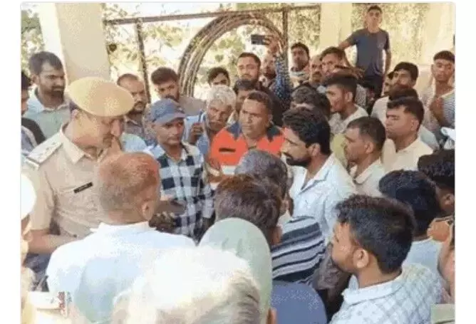 फोटोग्राफर का गला काटा,अंगुलियों रेती फिर मिर्च पाउडर डालकर दी यातना फोटोग्राफर का गला काटा,अंगुलियों रेती फिर मिर्च पाउडर डालकर दी यातना