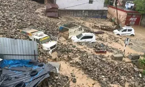 जम्मू-कश्मीर में बादल फटने से  तबाही,  3 की मौत; 40 से ज्यादा घर क्षतिग्रस्त