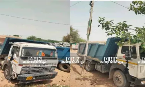 डीएसटी व पुलिस टीम ने नदी में दी दबिश, बजरी भरे दो डंपर किये जब्त