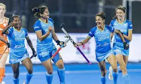 भारतीय महिला हॉकी टीम पांच मैचों की सीरीज के लिए ऑस्ट्रेलिया रवाना भारतीय महिला हॉकी टीम पांच मैचों की सीरीज के लिए ऑस्ट्रेलिया रवाना