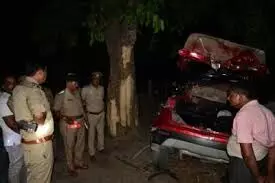 कुशीनगर में सड़क हादसे में छह मरे, दो घायल कुशीनगर में सड़क हादसे में छह मरे, दो घायल