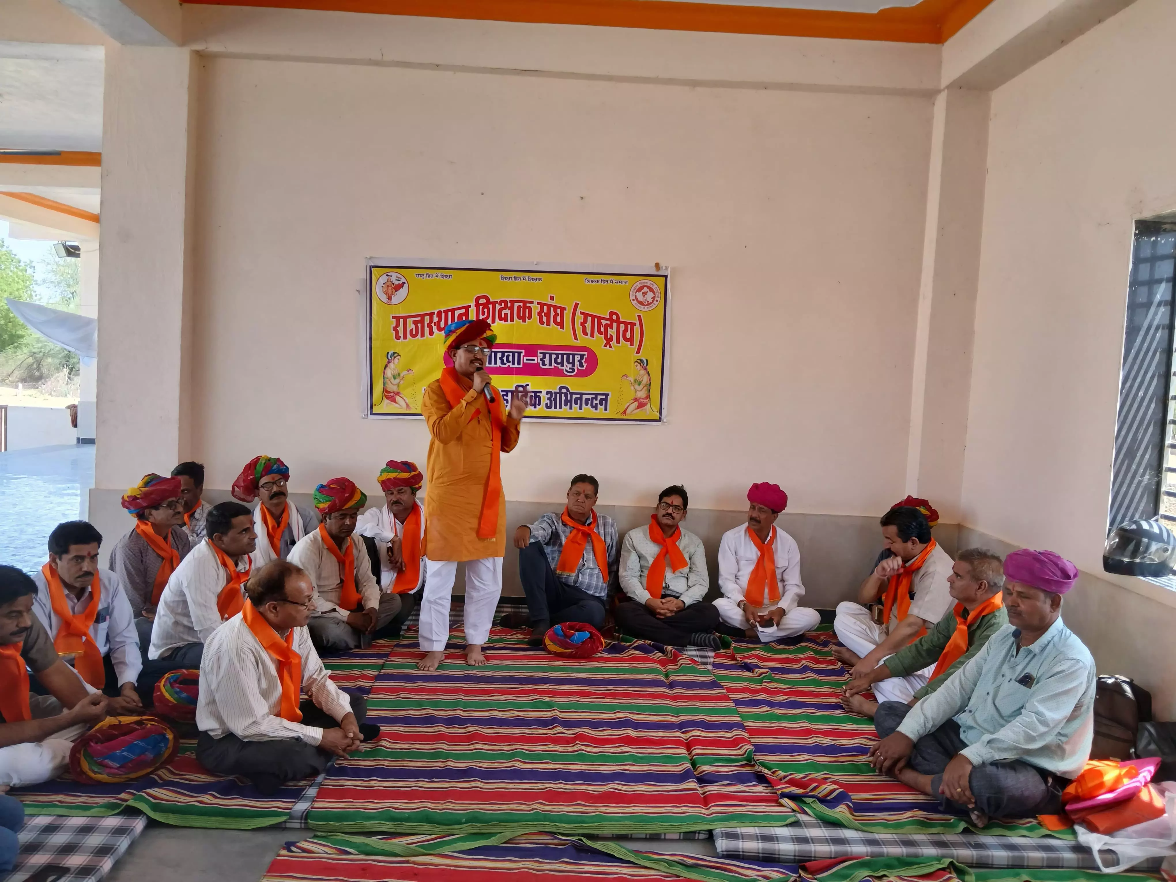 विद्यालय रेत, सीमेंट,पत्थर और लोहे का ढांचा मात्रा न होकर एक शिक्षा का मंदिर है विद्यालय रेत, सीमेंट,पत्थर और लोहे का ढांचा मात्रा न होकर एक शिक्षा का मंदिर है