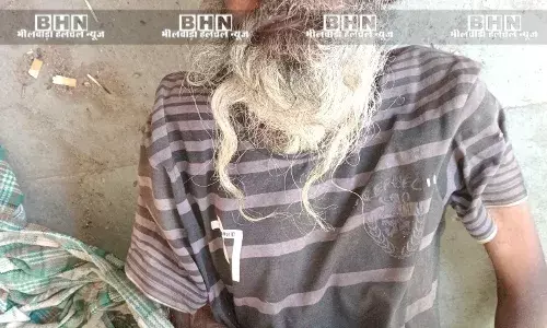 मंदिर के पीछे बुजुर्ग की मिली लाश, फैली सनसनी मंदिर के पीछे बुजुर्ग की मिली लाश, फैली सनसनी