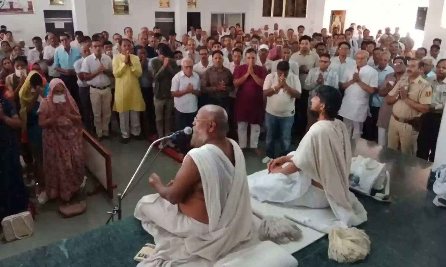 जिंदगी को भुनभुनाते हुए नहीं गुनगुनाते हुए जीएं- राष्ट्रसंत ललित प्रभ