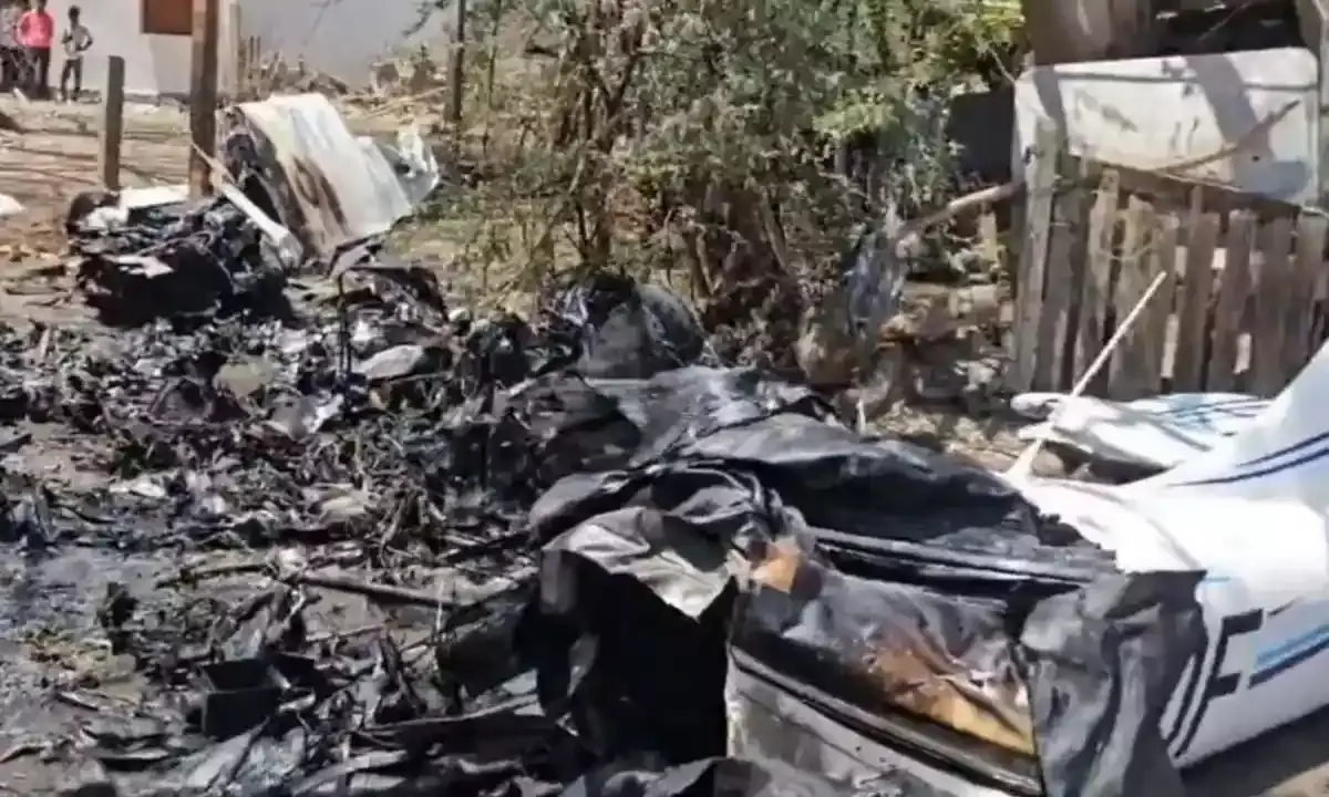 क्रैश हुआ विमान और बना आग का गोला, पायलट की मौत क्रैश हुआ विमान और बना आग का गोला, पायलट की मौत