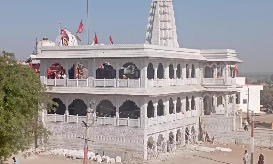 देवस्थान धनोप माता मंदिर पर विभाग की बिना अनुमति के हो रहे निर्माण कार्य पर लगी रोक देवस्थान धनोप माता मंदिर पर विभाग की बिना अनुमति के हो रहे निर्माण कार्य पर लगी रोक