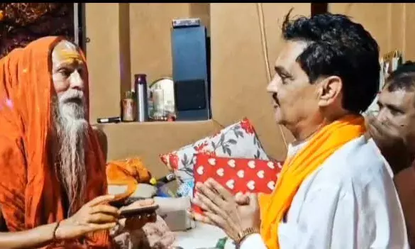 श्री अवधेश चैतन्य ब्रह्मचारी जी महारा के दर्शन कर जोशी ने लिया आशीर्वाद श्री अवधेश चैतन्य ब्रह्मचारी जी महारा के दर्शन कर जोशी ने लिया आशीर्वाद