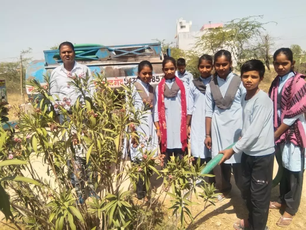 पर्यावरण के प्रति सजग हो रहे हैं स्कूलों के छात्र छात्राएं पर्यावरण के प्रति सजग हो रहे हैं स्कूलों के छात्र छात्राएं