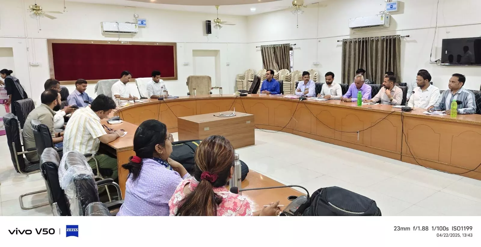 तेज़ गर्मी को देखते हुए गावों मे आमजन के लिए पेयजल की व्यवस्था सुनिश्चित करें -रंजन तेज़ गर्मी को देखते हुए गावों मे आमजन के लिए पेयजल की व्यवस्था सुनिश्चित करें -रंजन