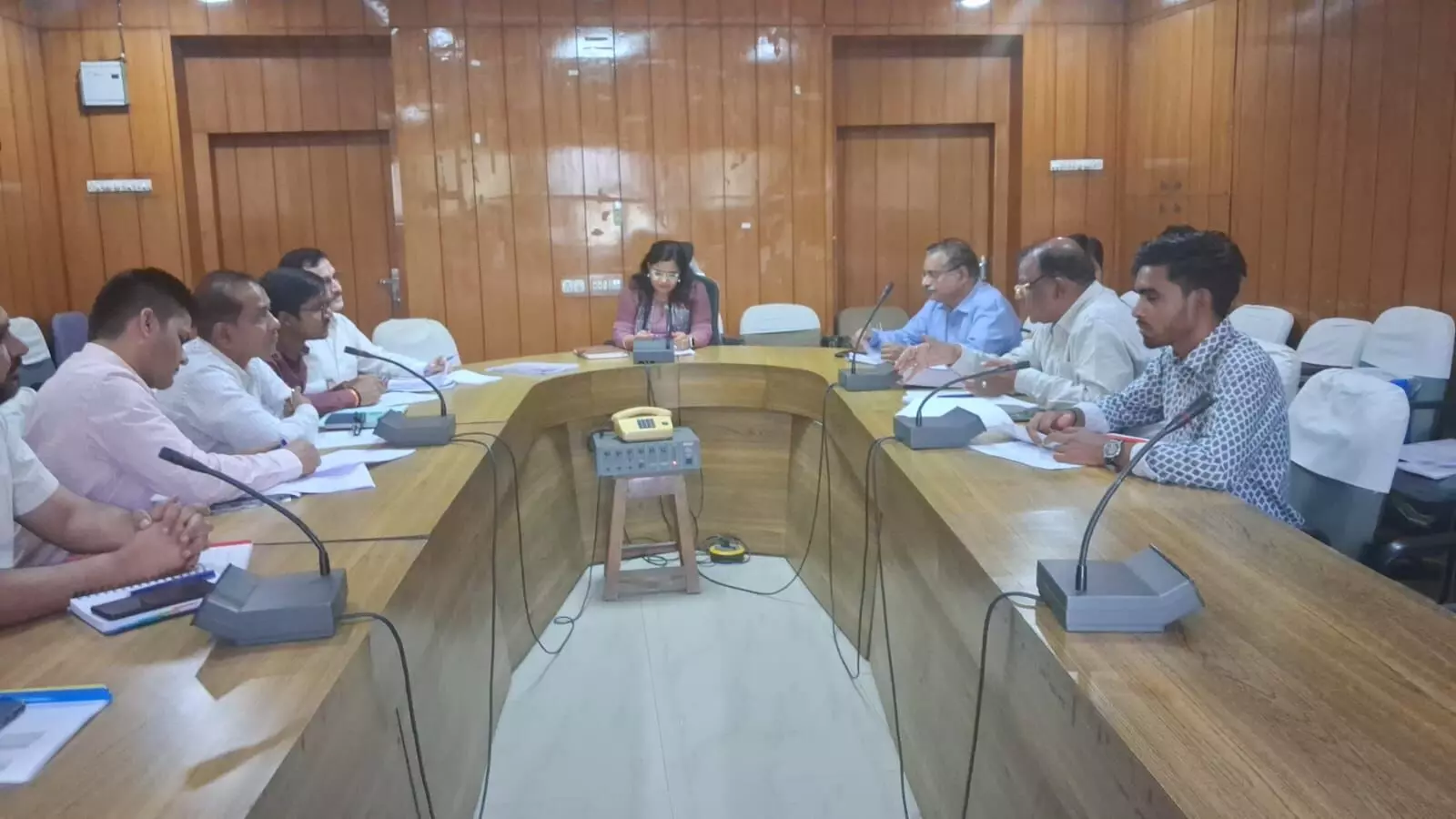 साप्ताहिक समीक्षा बैठक में निर्बाध बिजली आपूर्ति एवं पेयजल पर विस्तृत चर्चा साप्ताहिक समीक्षा बैठक में निर्बाध बिजली आपूर्ति एवं पेयजल पर विस्तृत चर्चा