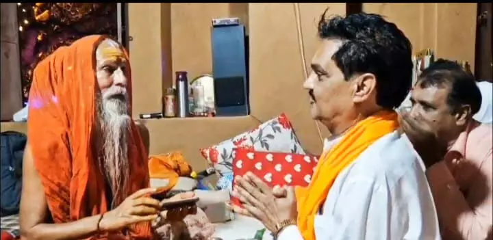 श्री अवधेश चैतन्य ब्रह्मचारी जी महारा के दर्शन कर जोशी ने लिया आशीर्वाद श्री अवधेश चैतन्य ब्रह्मचारी जी महारा के दर्शन कर जोशी ने लिया आशीर्वाद