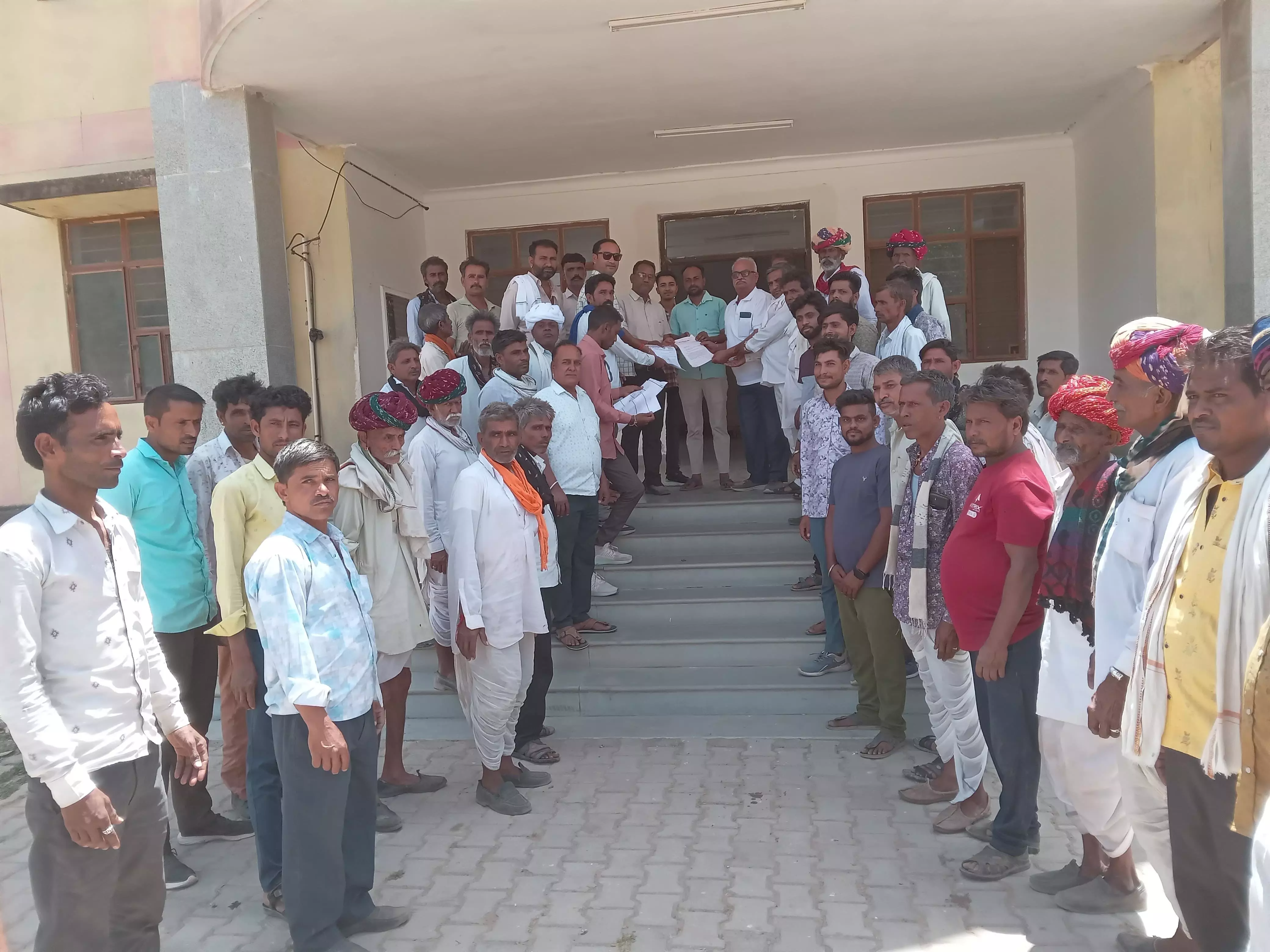 बीमा कंपनियों के खिलाफ किसानों ने किया तहसील कार्यालय पर प्रदर्शन बीमा कंपनियों के खिलाफ किसानों ने किया तहसील कार्यालय पर प्रदर्शन