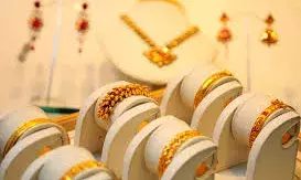 चांदी के बाद अब सोना भी एक लाख पार पहुंचा चांदी के बाद अब सोना भी एक लाख पार पहुंचा