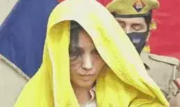 कुल्हाड़ी, चॉपर और मूसल से  पति की हत्या कर, लाश के टुकड़े सुटकेश  में भर फेक दिया खेत में
